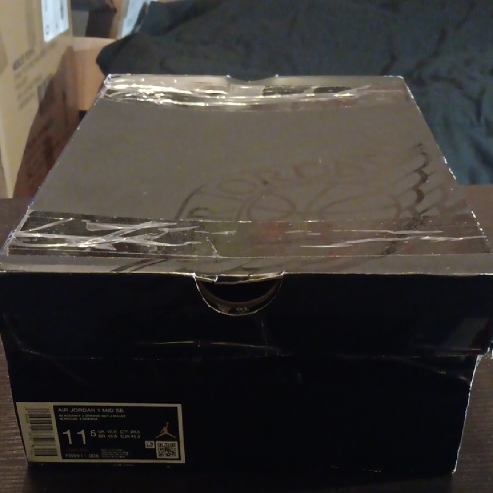 Jordan 1 Mid SE Black Sky J Mauve Mens 11.5 EUC W/OG BOX - Picture 10 of 10